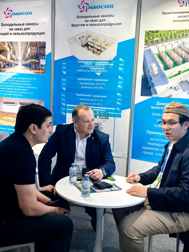 Общение с клиентами на выставке