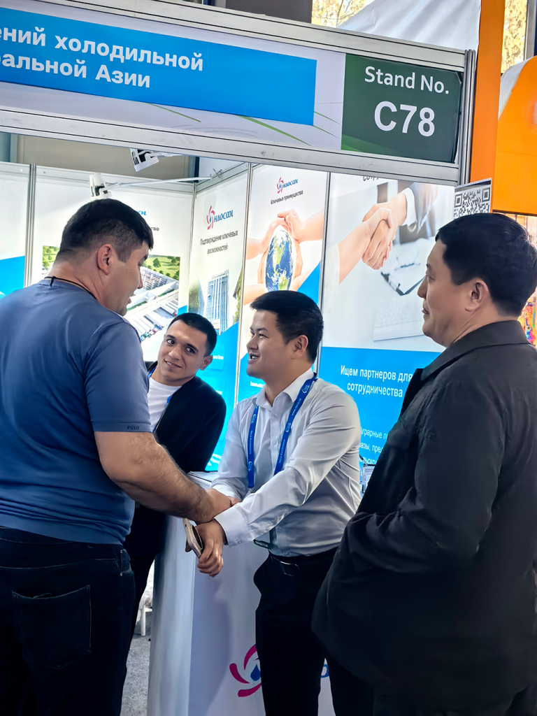 Общение с клиентами на выставке