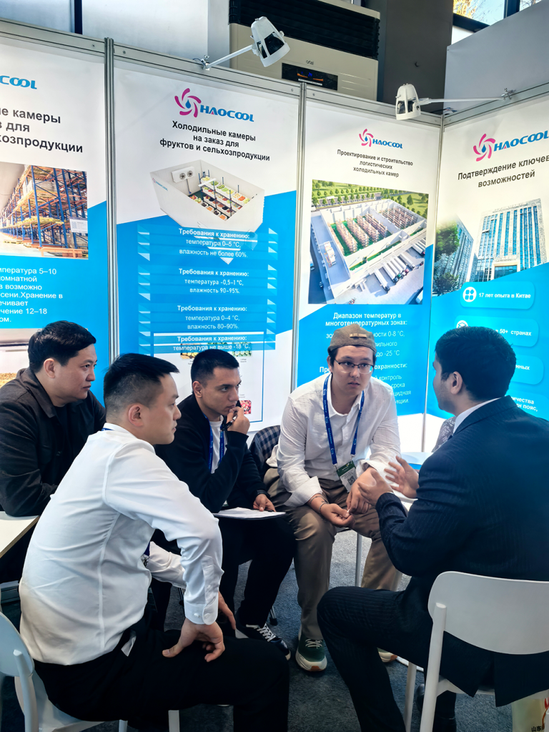 Общение с клиентами на выставке