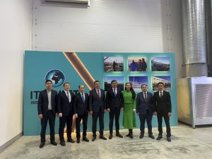 Групповое фото государственных руководителей и организаторов на месте